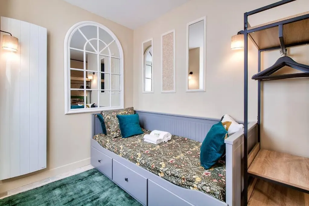 Cozy Apartement Historic Center Paris & Montmartre France